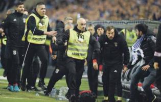 Invasion d'un supporteur lors du match entre le FC Porto et Benfica